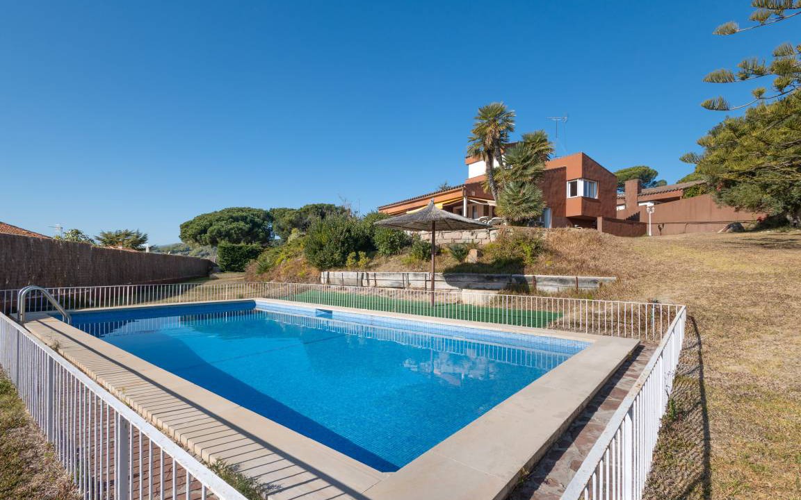 Sant Vicenc de Montalt Villa | 100 m² Villa ∙ 4 bedrooms ∙ 8 guests