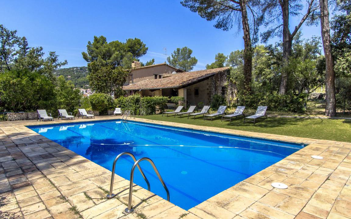 Castellar del Valles Villa | 1000 m² Villa ∙ 7 bedrooms ∙ 16 guests