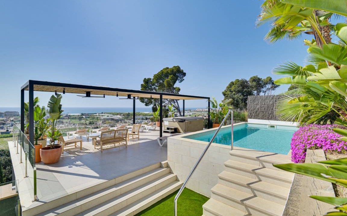 Santa Susanna Villa | 160 m² Villa ∙ 4 bedrooms ∙ 8 guests