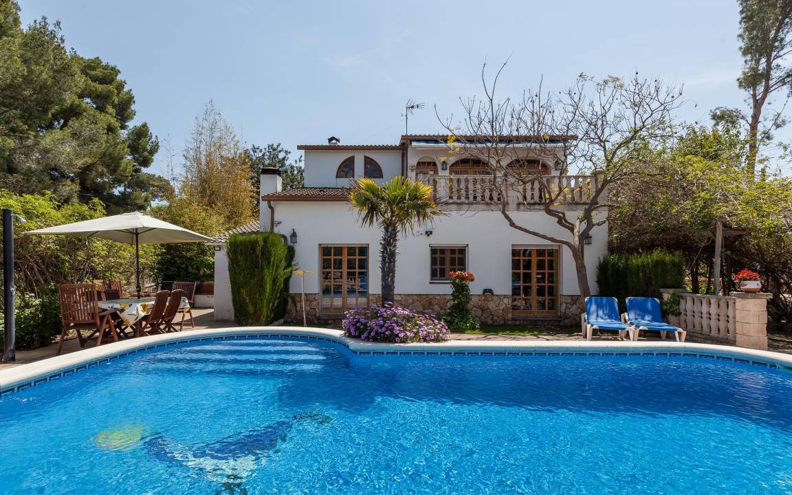 Castellet i la Gornal House | 170 m² House ∙ 4 bedrooms ∙ 10 guests