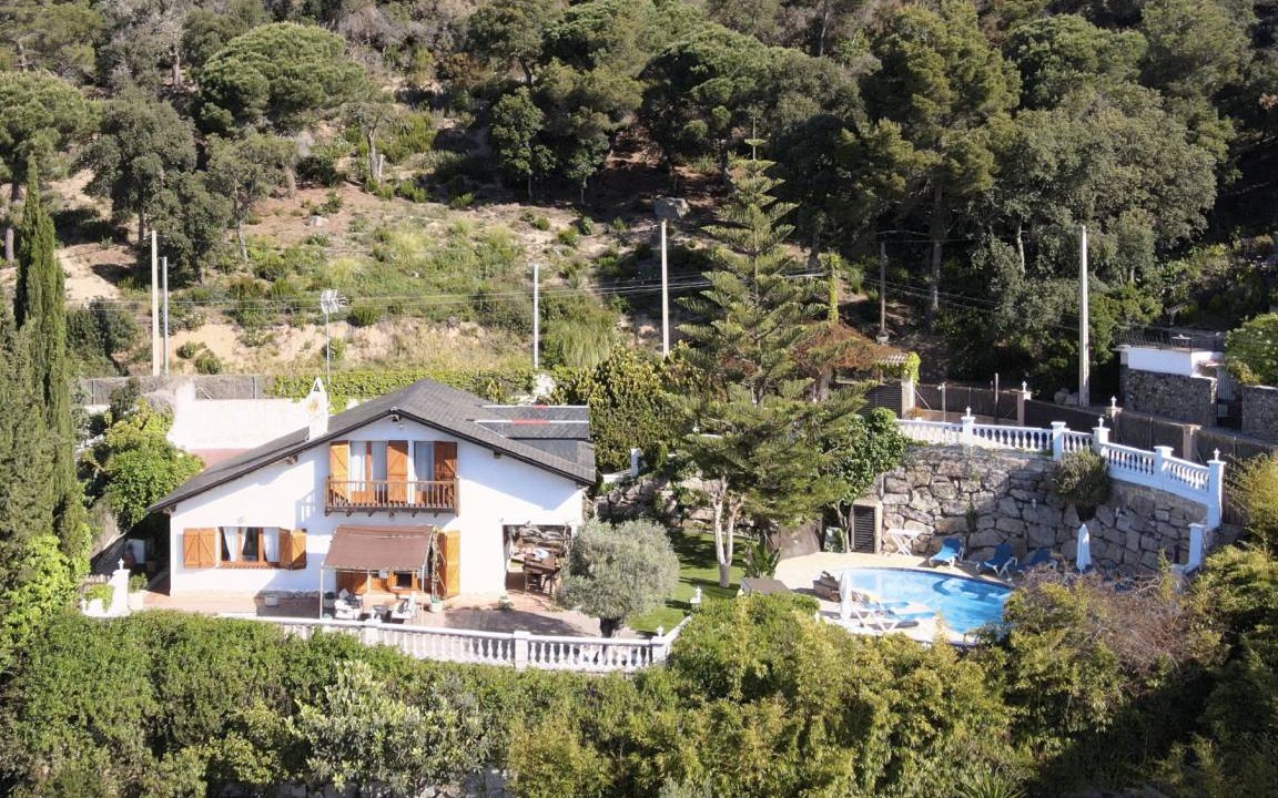 Sant Cebria de Vallalta Villa | 180 m² Villa ∙ 4 bedrooms ∙ 9 guests