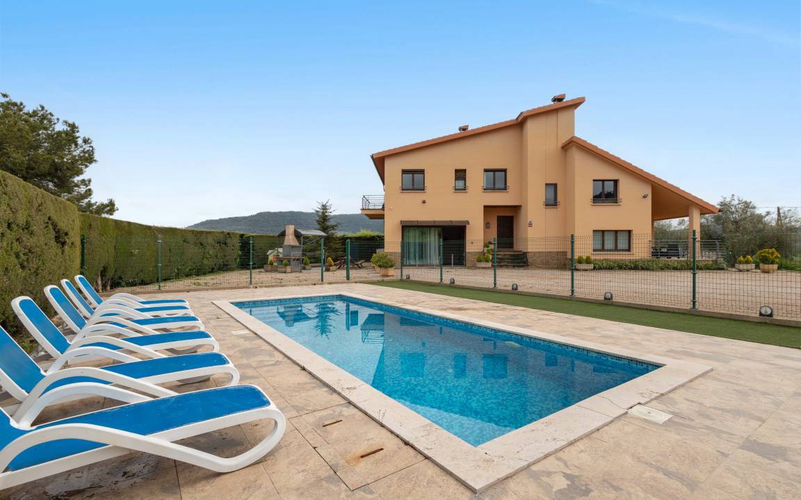 Cardona House | 182 m² House ∙ 5 bedrooms ∙ 12 guests