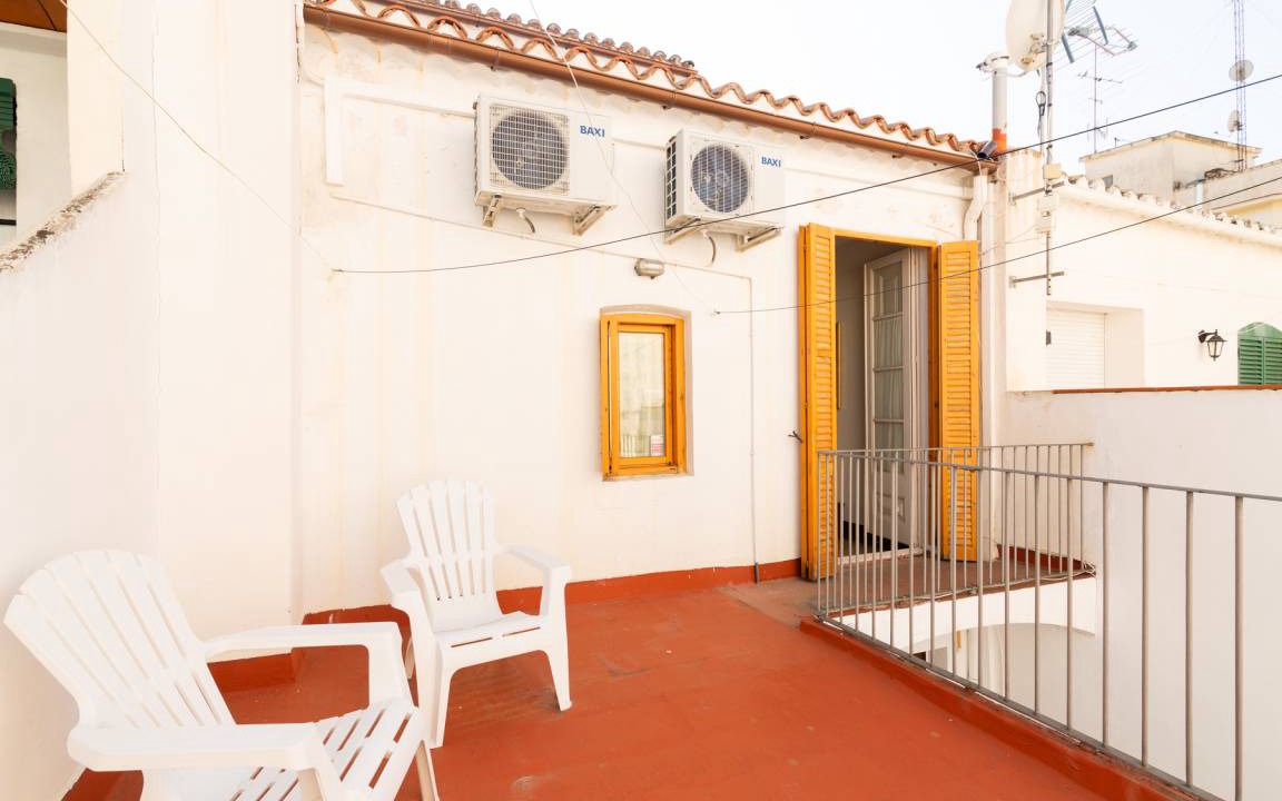 Premia de Mar House | 250 m² House ∙ 5 bedrooms ∙ 14 guests