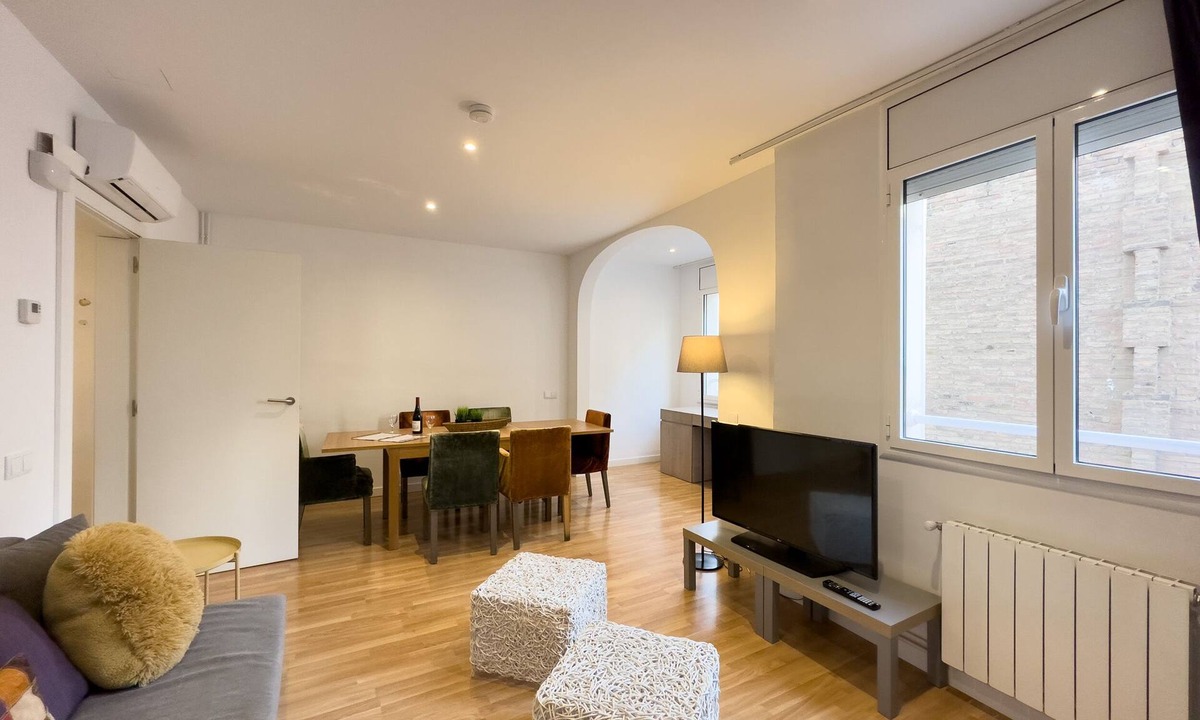 Sants Apartment | 3-bedroom apartment near Sants train station