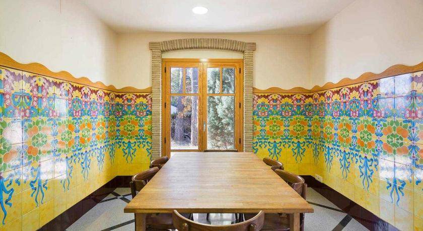 El Bruc House | 300 m² House ∙ 4 bedrooms ∙ 14 guests