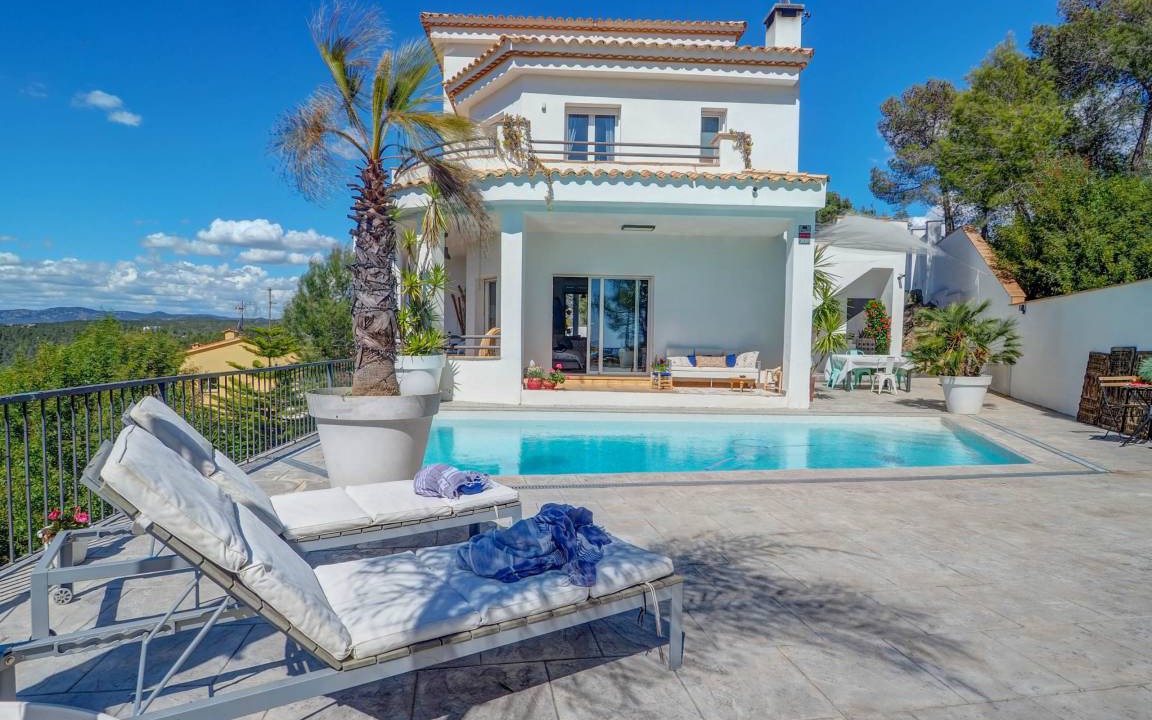 Sant Pere de Ribes Villa | 328 m² Villa ∙ 5 bedrooms ∙ 10 guests