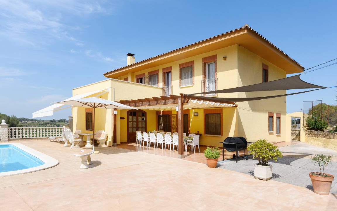 Castellet i la Gornal Villa | 380 m² Villa ∙ 7 bedrooms ∙ 14 guests
