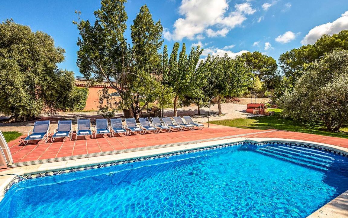 Castellet i la Gornal Villa | 400 m² Villa ∙ 8 bedrooms ∙ 22 guests