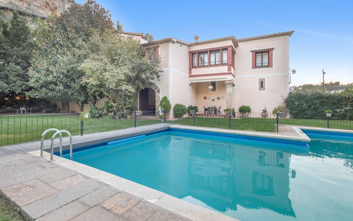 Capellades House | 400 m² House ∙ 7 bedrooms ∙ 22 guests
