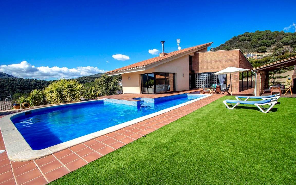 Caldes de Montbui Villa | 400 m² Villa ∙ 4 bedrooms ∙ 8 guests