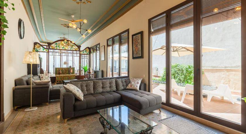 Vilafranca del Penedes House | 450 m² House ∙ 5 bedrooms ∙ 12 guests