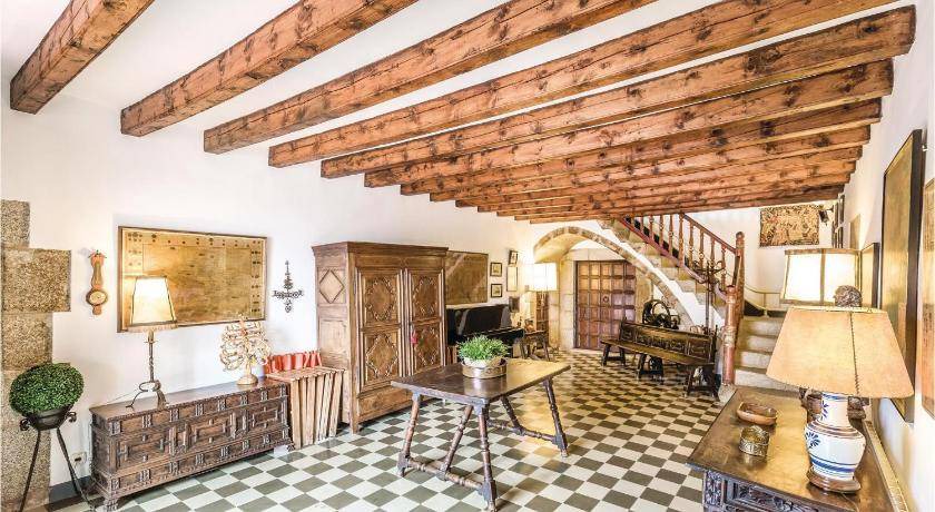 Arenys de Munt House | 513 m² House ∙ 6 bedrooms ∙ 12 guests