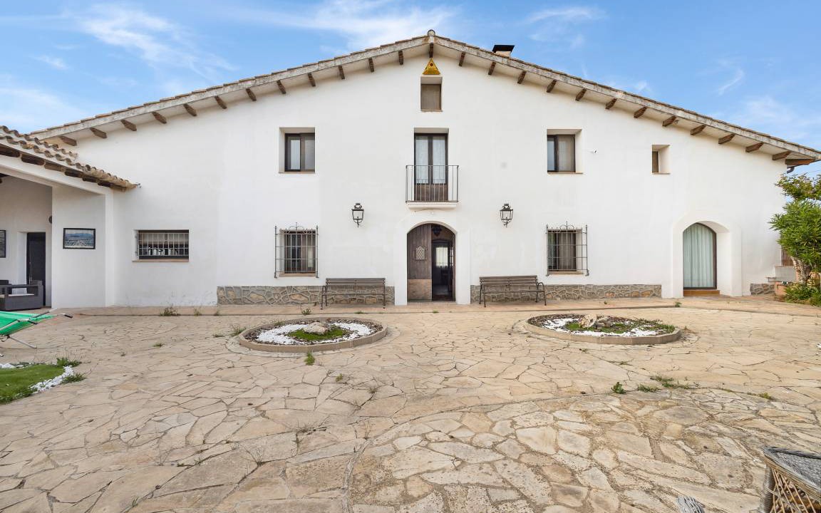 San Martin Sarroca House | 535 m² Finca ∙ 6 bedrooms ∙ 14 guests