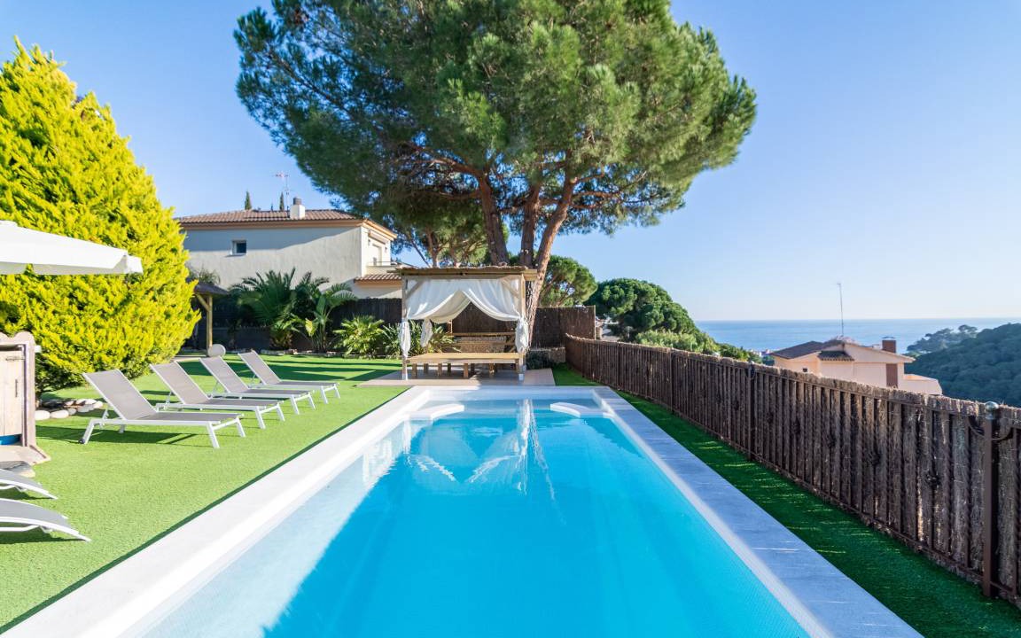 Calella Villa | 552 m² Villa ∙ 7 bedrooms ∙ 14 guests