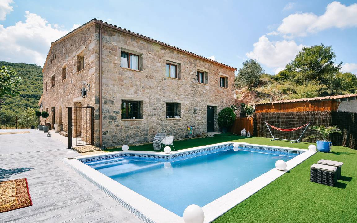 Castellfollit del Boix Villa | 634 m² Villa ∙ 8 bedrooms ∙ 20 guests