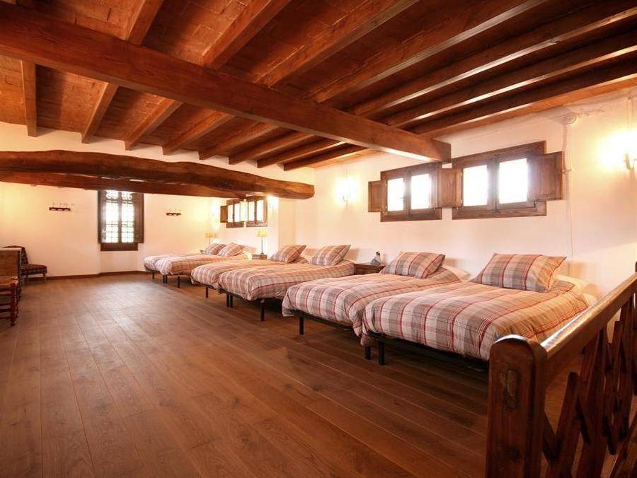 Castellar del Valles Bed & Breakfast | 650 m² Bed and breakfast ∙ 6 bedrooms ∙ 16 guests
