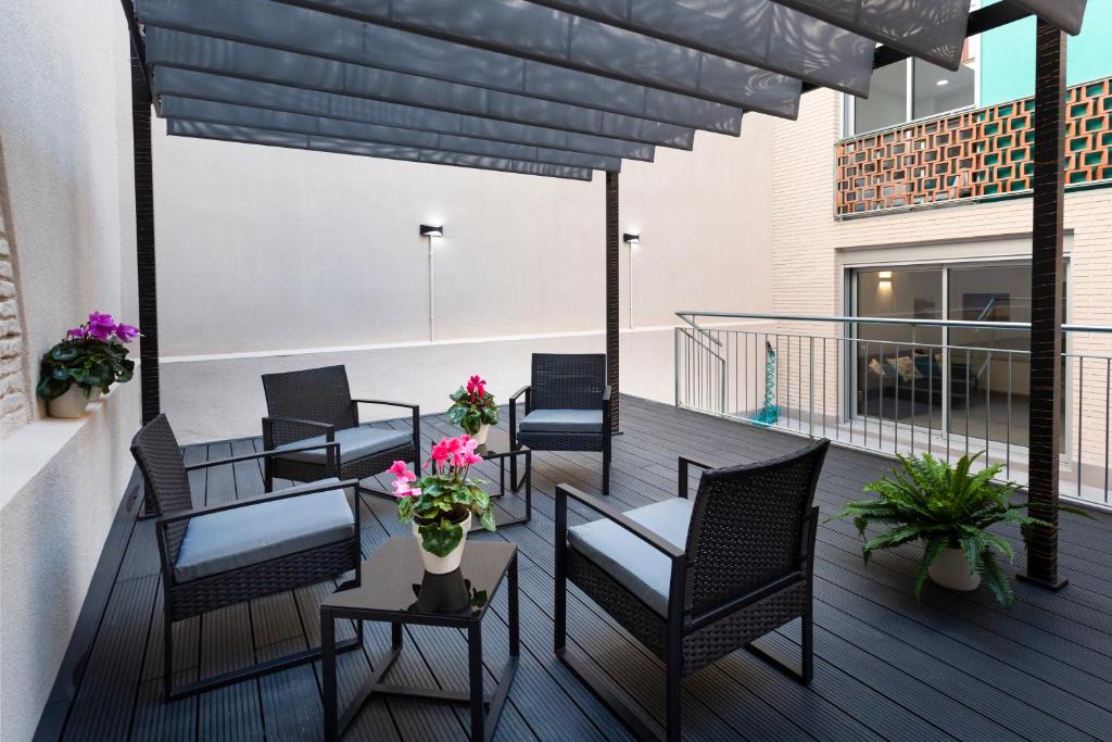 Collblanc y La Torrassa Apartment | 8 lacus duplex