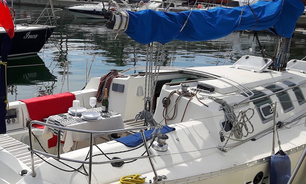 Diagonal Mar i el Front Maritim del Poblenou Boat Rental | Amazing flat in classic boat - Barcelona