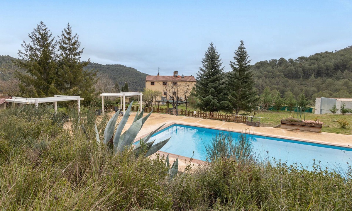 Jorba Apartment | Apartment 'Les Muntades Terra' with Mountain View, Wi-Fi and Air Conditioning