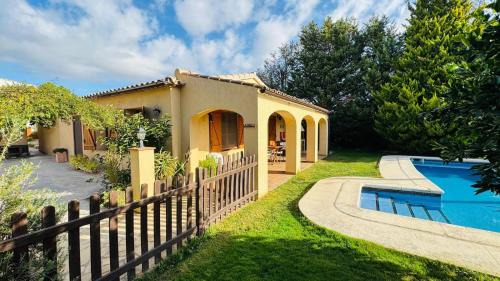 San Martin Sarroca Apartment | Apartment with private pool and garden