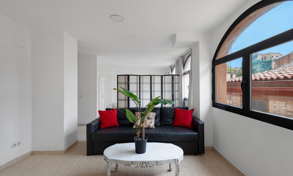Centre Historic de Manresa Apartment | Apartment 'Wonderful Center Manresa' with Private Terrace, Wi-Fi and Air Conditioning