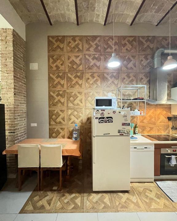 El Camp de l'Arpa del Clot Hostel | Artistic Student House