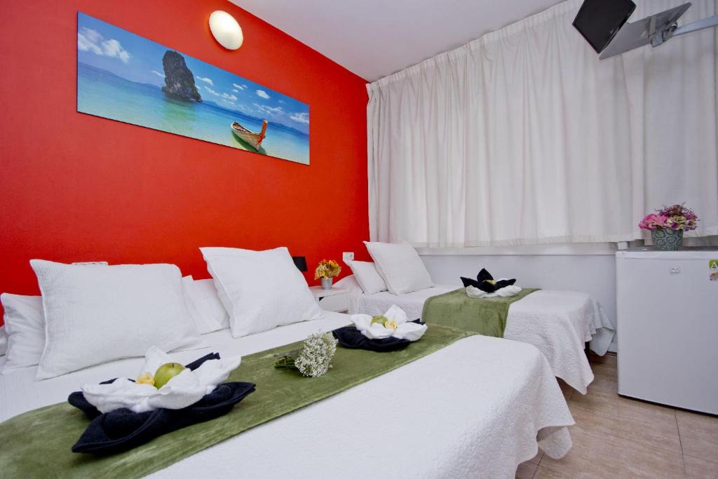El Putget i Farro House | Barcelona City North Hostal