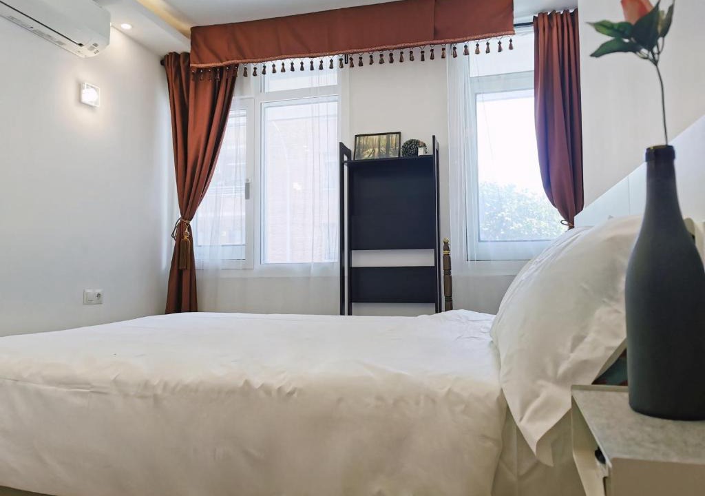 Badalona House | Barcelona CoronaHostal