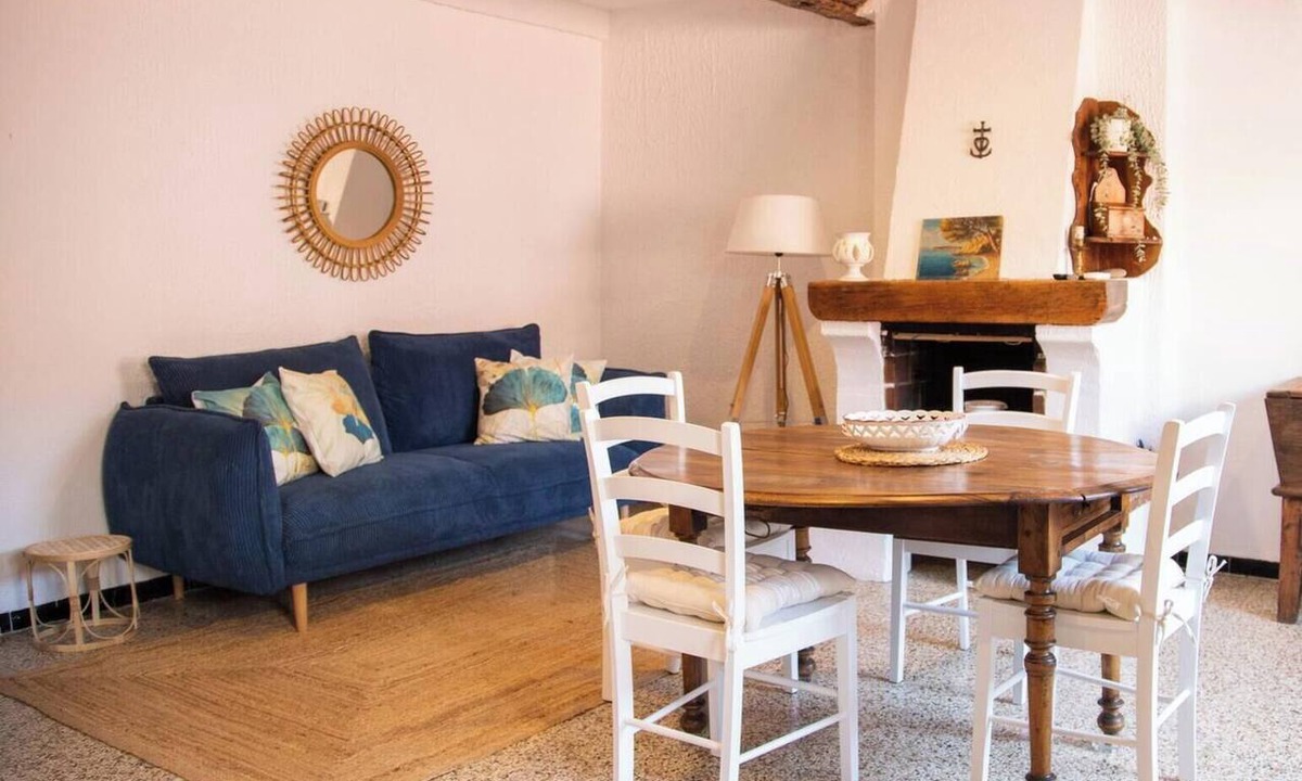 Antibes City Centre Apartment | Beautiful authentic apartment in the heart of old