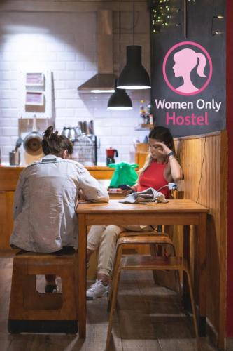 Eixample Hostel | Buba House - Women Only Hostel