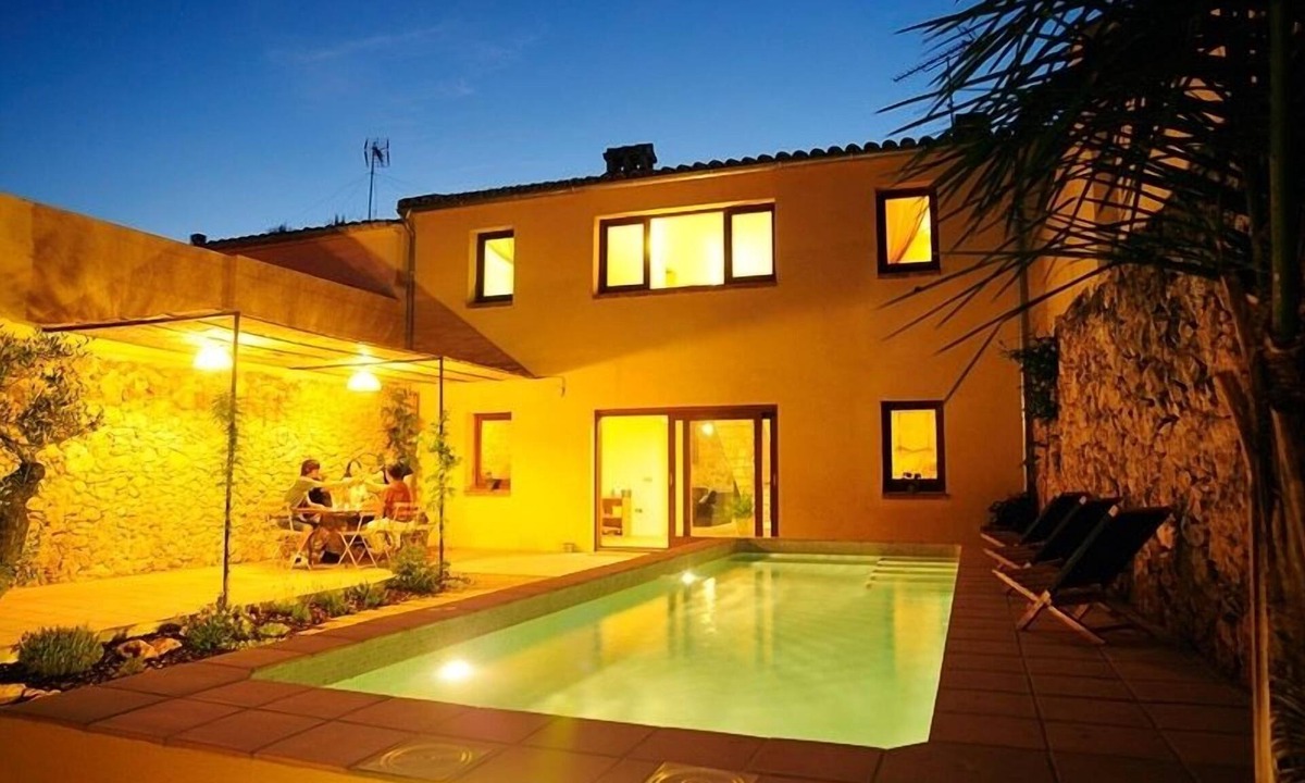 Castellet House | Ca l'Helena. Enjoy the Penedès, the wine region of Barcelona