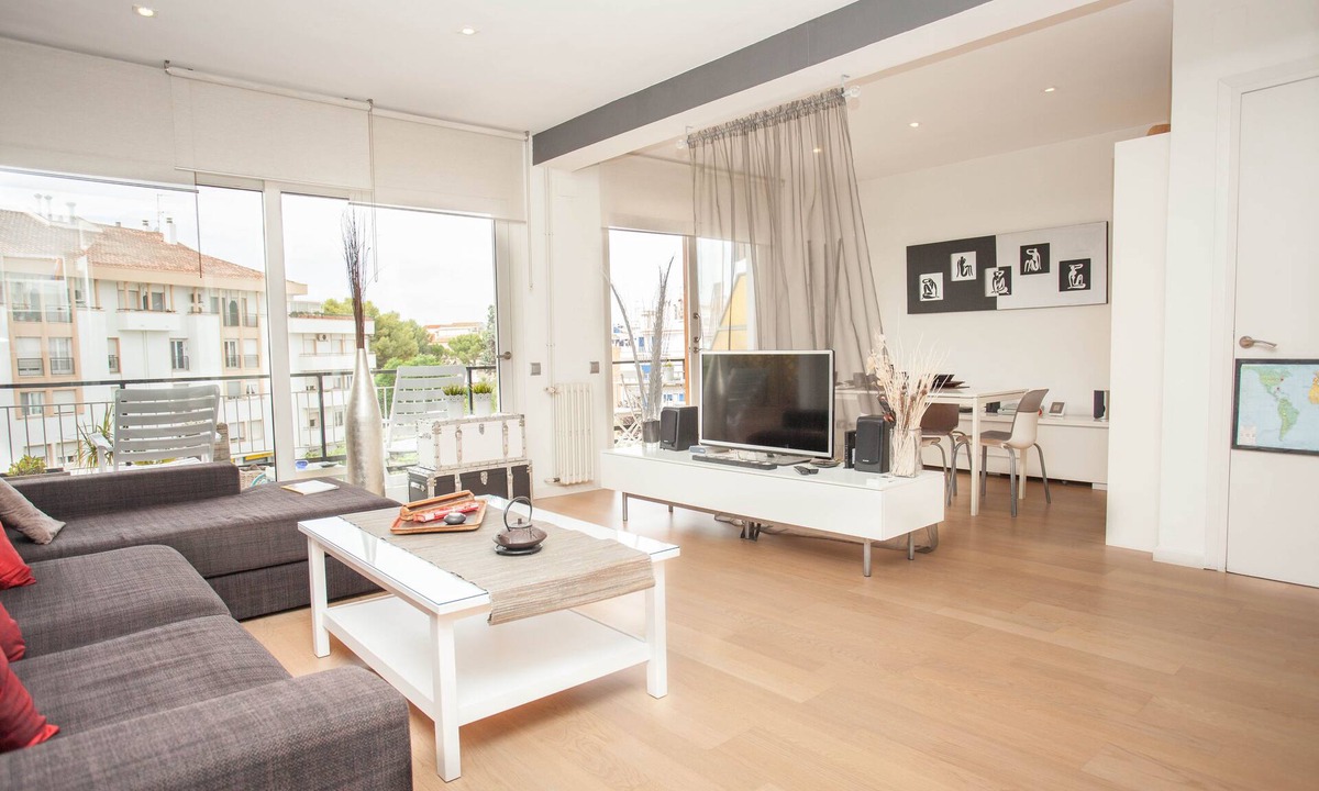 Sitges Town Center Apartment | Central Sitges - sunny, terraces, 150m beach, Luxe, Free Wi-Fi, 100% Air Con