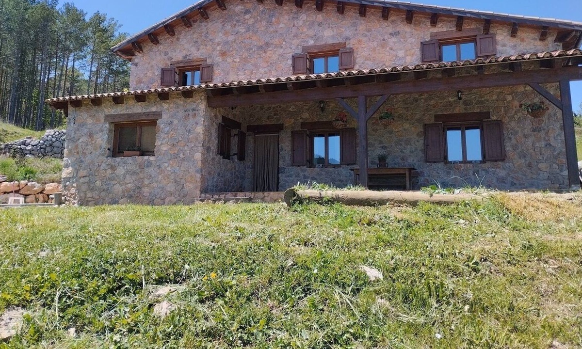 Vallcebre Ski Chalet | Chalet 'Masia Bufulà' with Mountain View, Private Terrace and Wi-Fi
