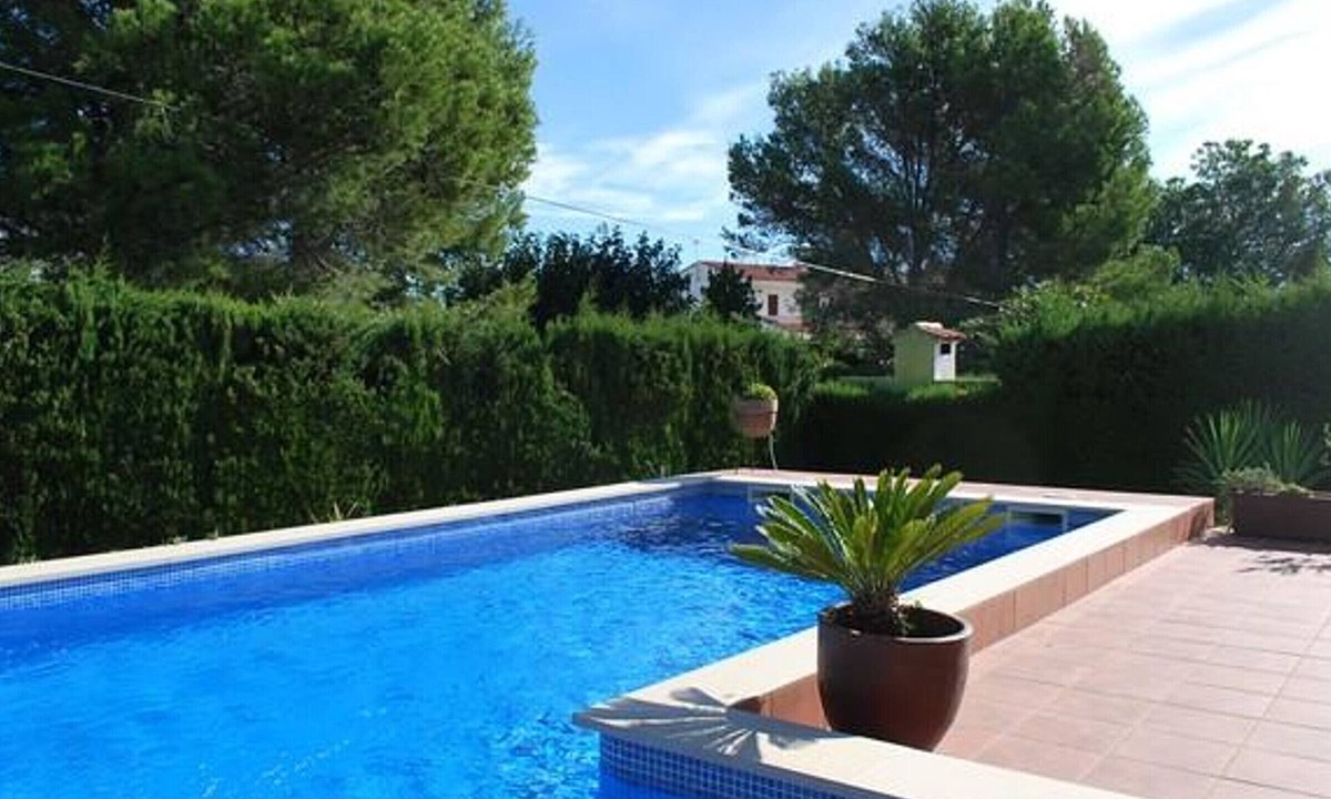 L Almadrava House | Charming Villa with Pool & BBQ, Steps from Beach in Costa Dorada