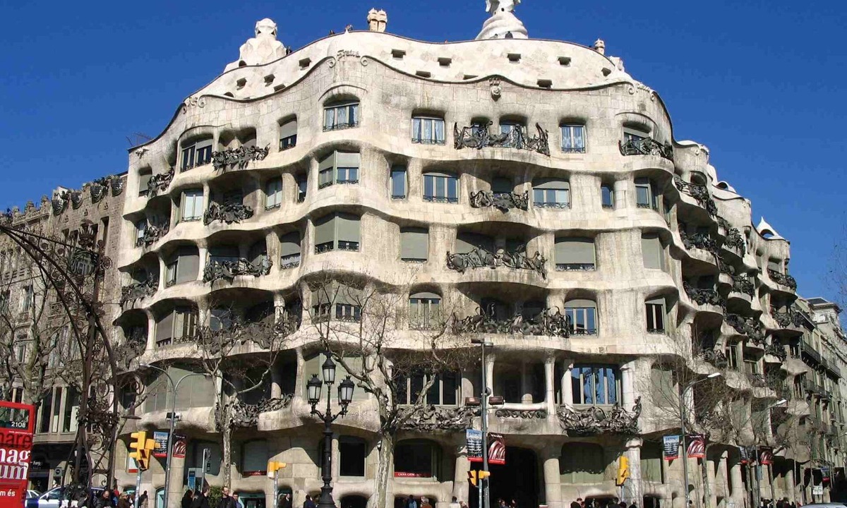 la Vila de Gracia Apartment | Close Gaudi, Gracia equipped apartment, Barcelona, WIFI, balcony, AC & elevator