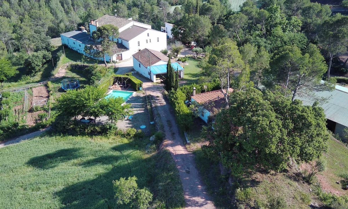 Sant Salvador de Guardiola Apartment | Country House 'Set Rengs 2' with Lake View, Shared Pool and Wi-Fi