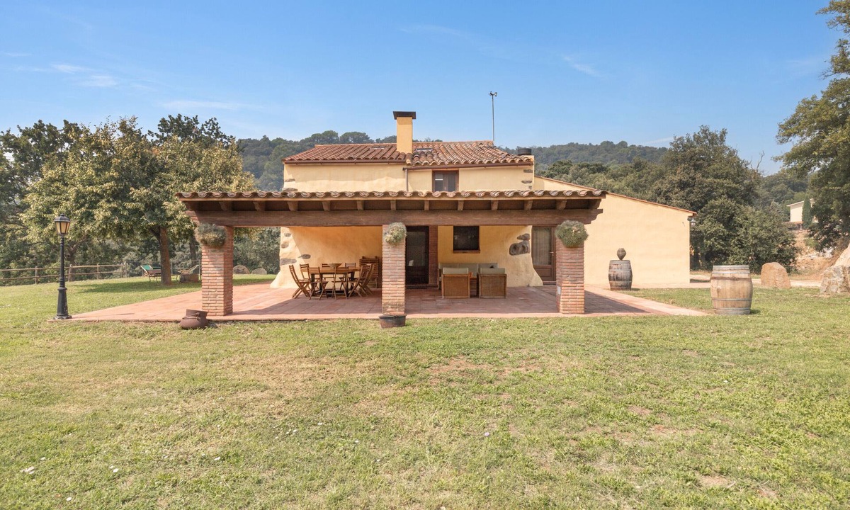 Sant Iscle de Vallalta House | Country House 'Rocosa' with Mountain View, Wi-Fi and Air Conditioning