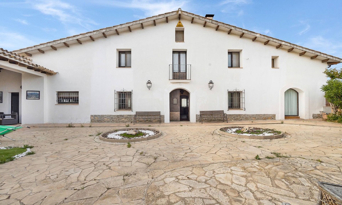 San Martin Sarroca Villa | Country House 'Cal Eloi Janet' with Mountain View, Private Pool and Wi-Fi