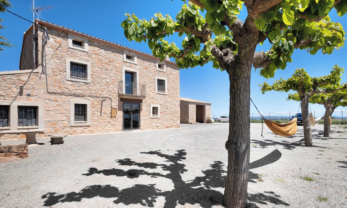 Argencola Villa | Country House 'Mas Françó' with Mountain Views, Wi-Fi and Air Conditioning