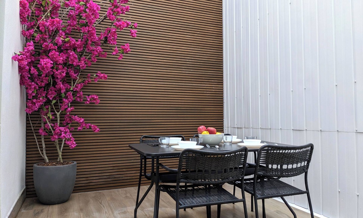 L'Hospitalet de Llobregat Apartment | Duplex apartment with a patio next to FIRA GRAN VIA