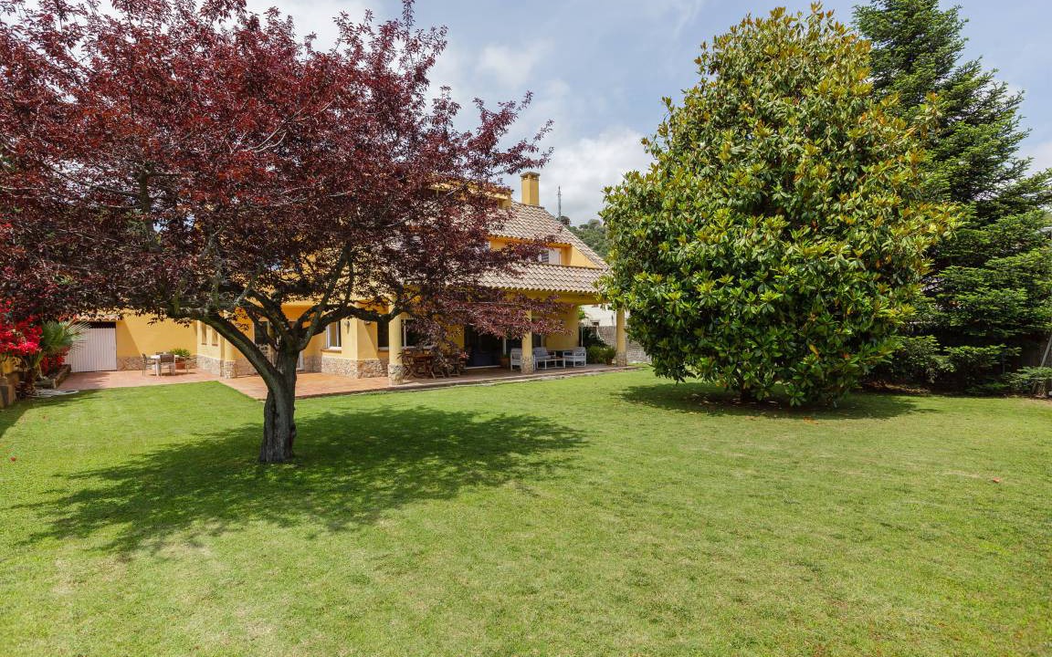 Sant Andreu de Llavaneres House | 350 m² Finca ∙ 4 bedrooms ∙ 8 guests