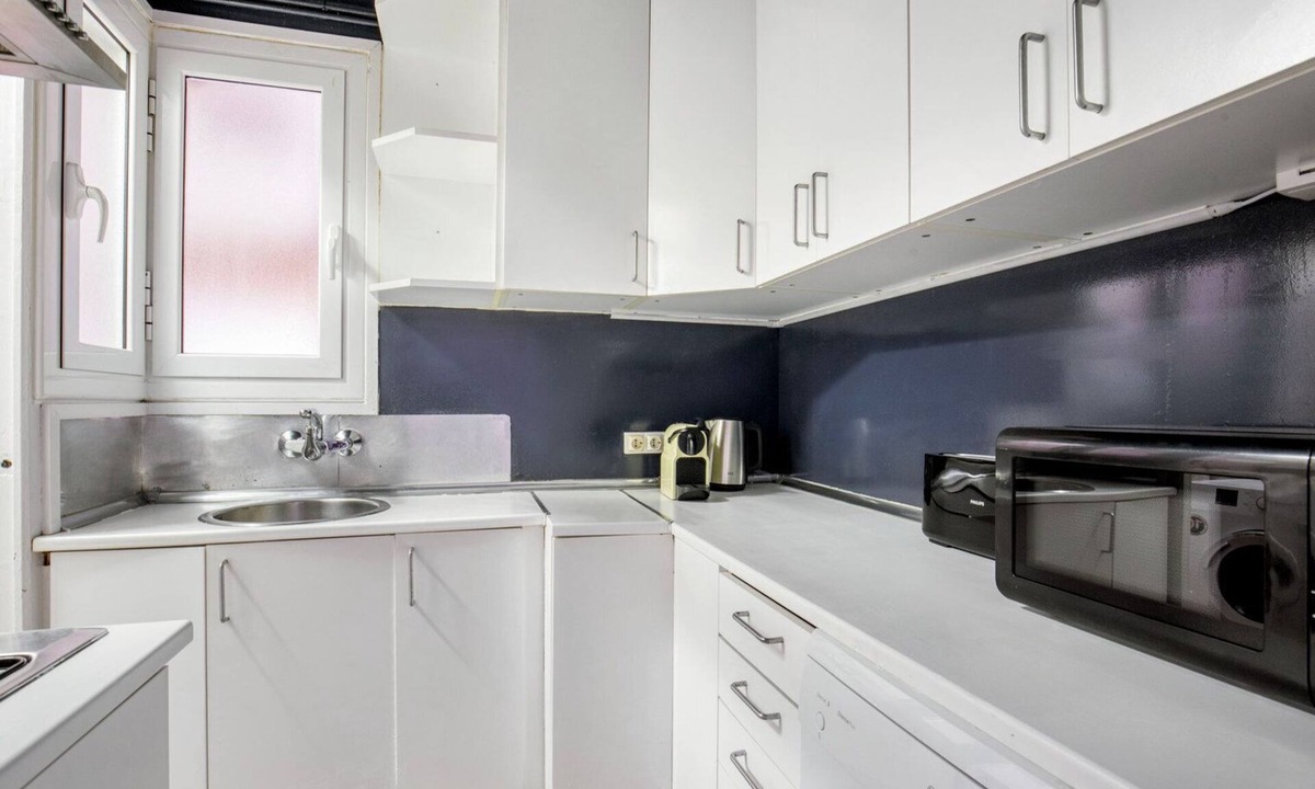 Les Corts Apartment | Great Pedralbes 3BR w/Balcony & Swimming Pool, by Blueground