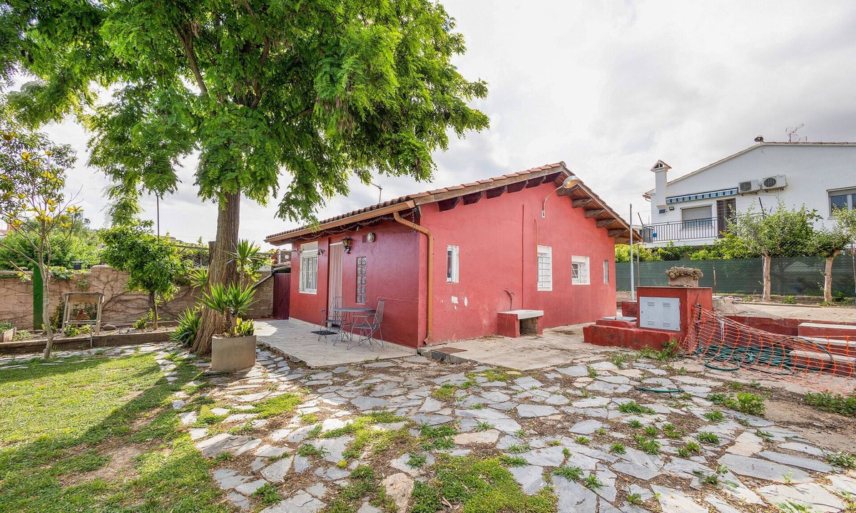 Masquefa House | Holiday Home 'Cal Jaume' with Private Terrace, Wi-Fi and Air Conditioning