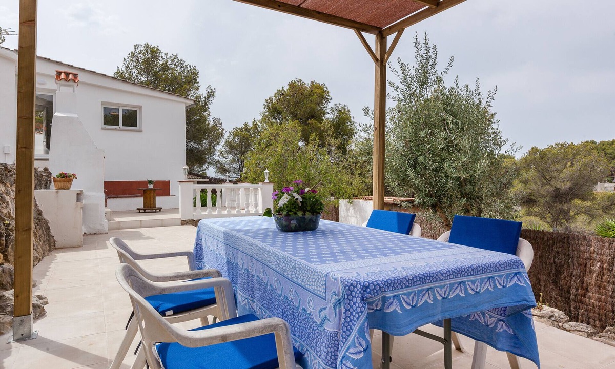 Canyelles House | Holiday Home "Casita Palmeras" with Mountain View, Private Garden & Wi-Fi