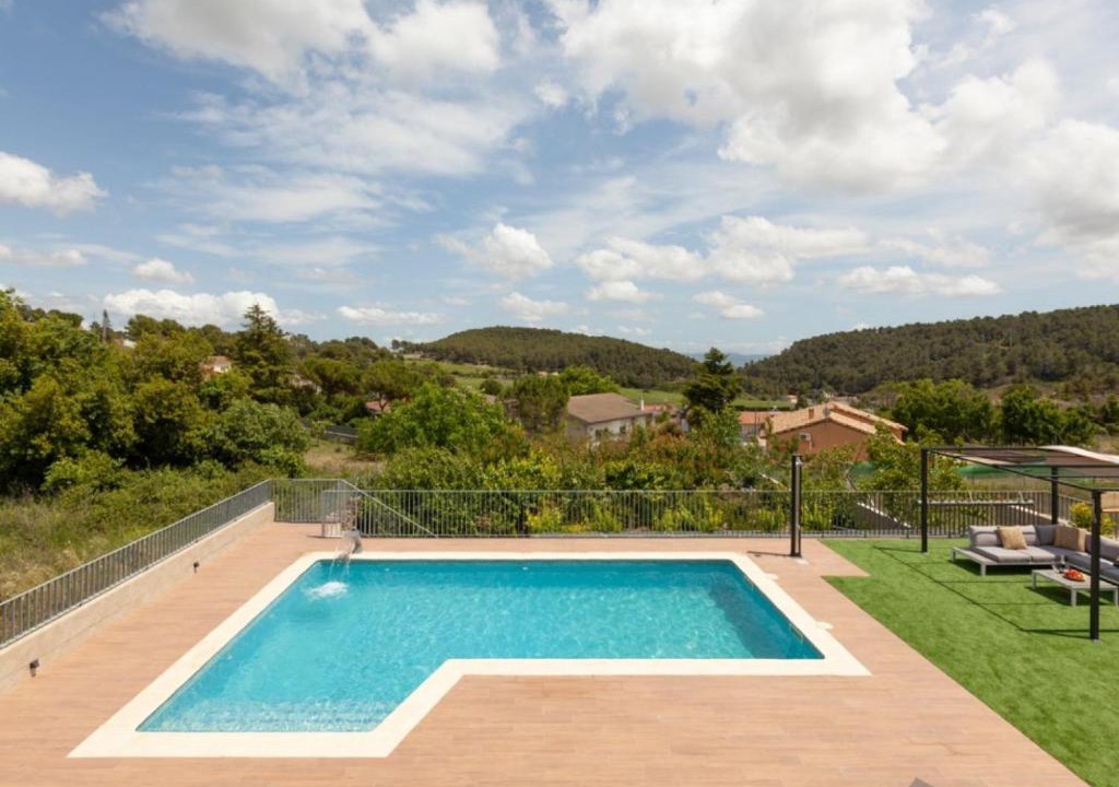 Mediona Apartment | House with swimming pool in Penedes area