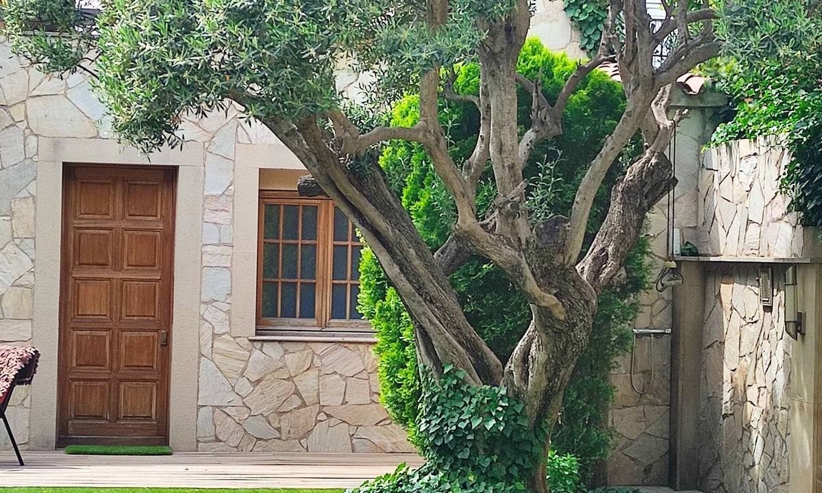 El Prat de Llobregat House | Independent lodging with exit to the garden. Close to airport, subway and train.