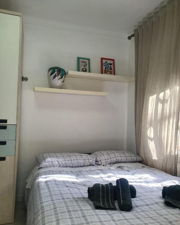 Les Roquetes Villa | LOFT Estudio dentro de la comunidad tiene dos gatos en la casa