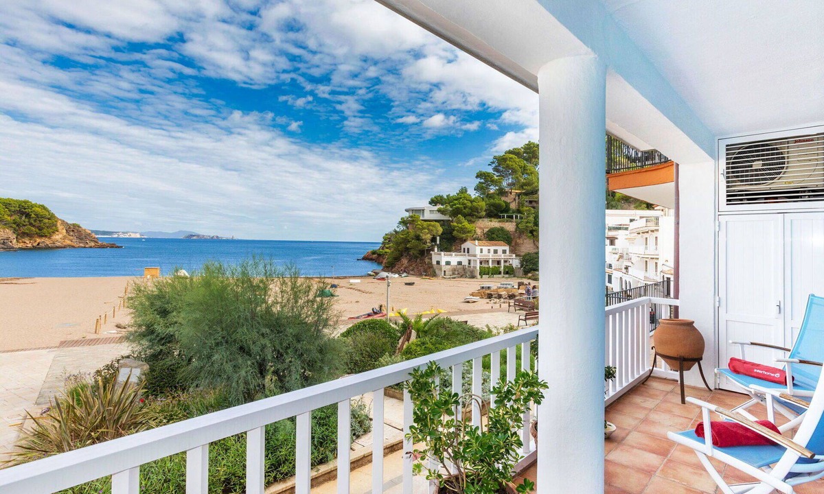 Aiguablava Apartment | Nice apartment for 5 guests with A/C, WIFI, TV, terrace and parking