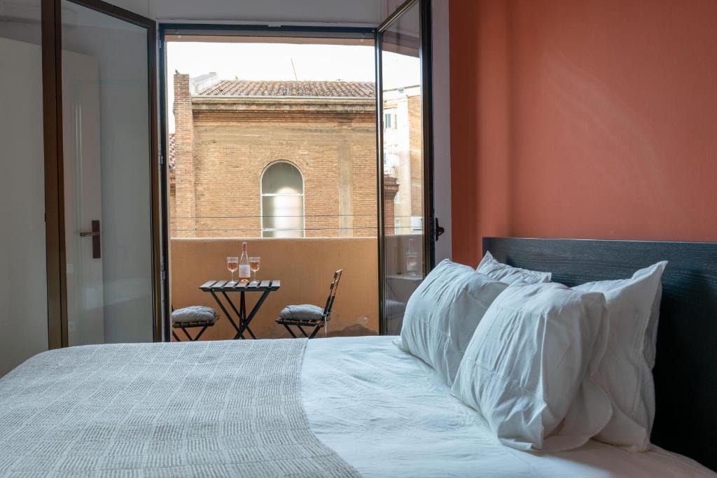 La Font de la Guatlla Apartment | Orange crush Barcelona