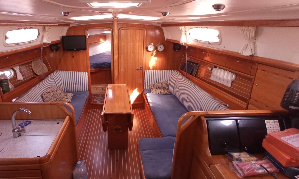 Masnou Boat Rental | Precioso barco en puerto del Masnou, en el Maresme
